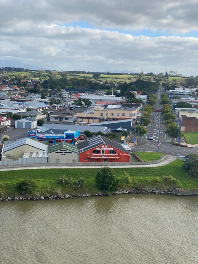 Masonic Hotel Waitara ภายนอก รูปภาพ