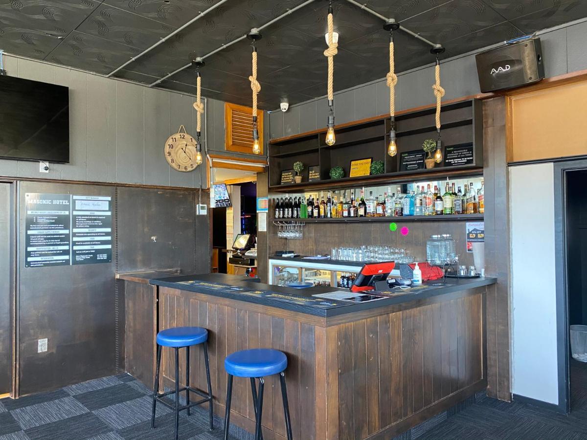 Masonic Hotel Waitara ภายนอก รูปภาพ
