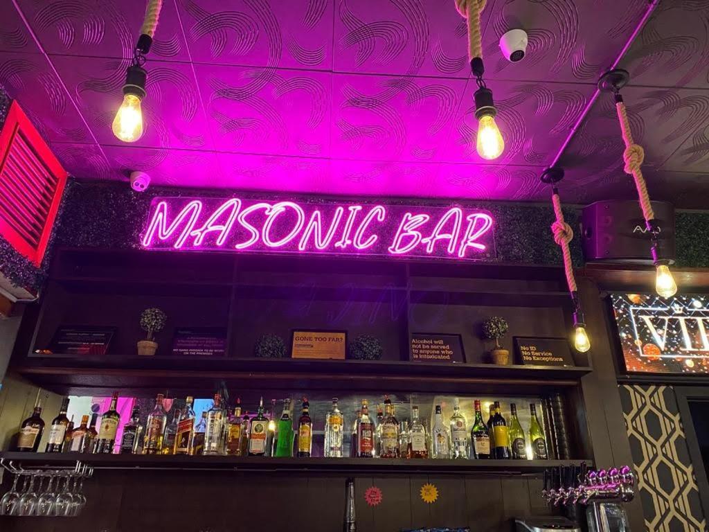 Masonic Hotel Waitara ภายนอก รูปภาพ