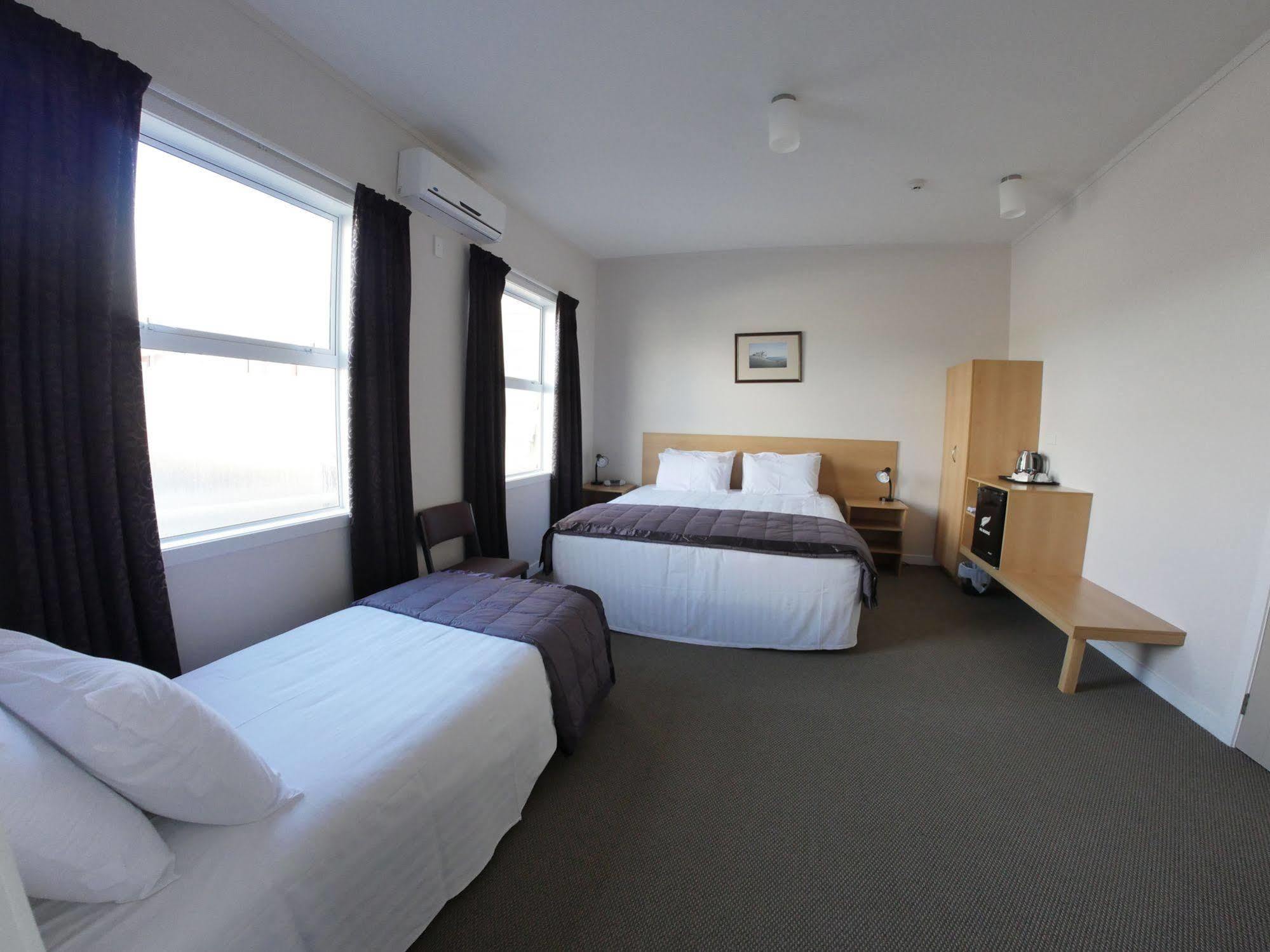 Masonic Hotel Waitara ภายนอก รูปภาพ