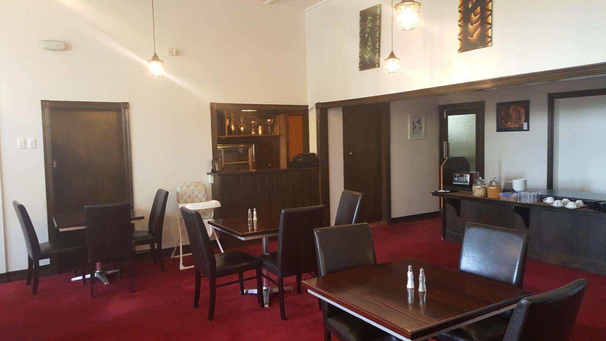Masonic Hotel Waitara ภายนอก รูปภาพ
