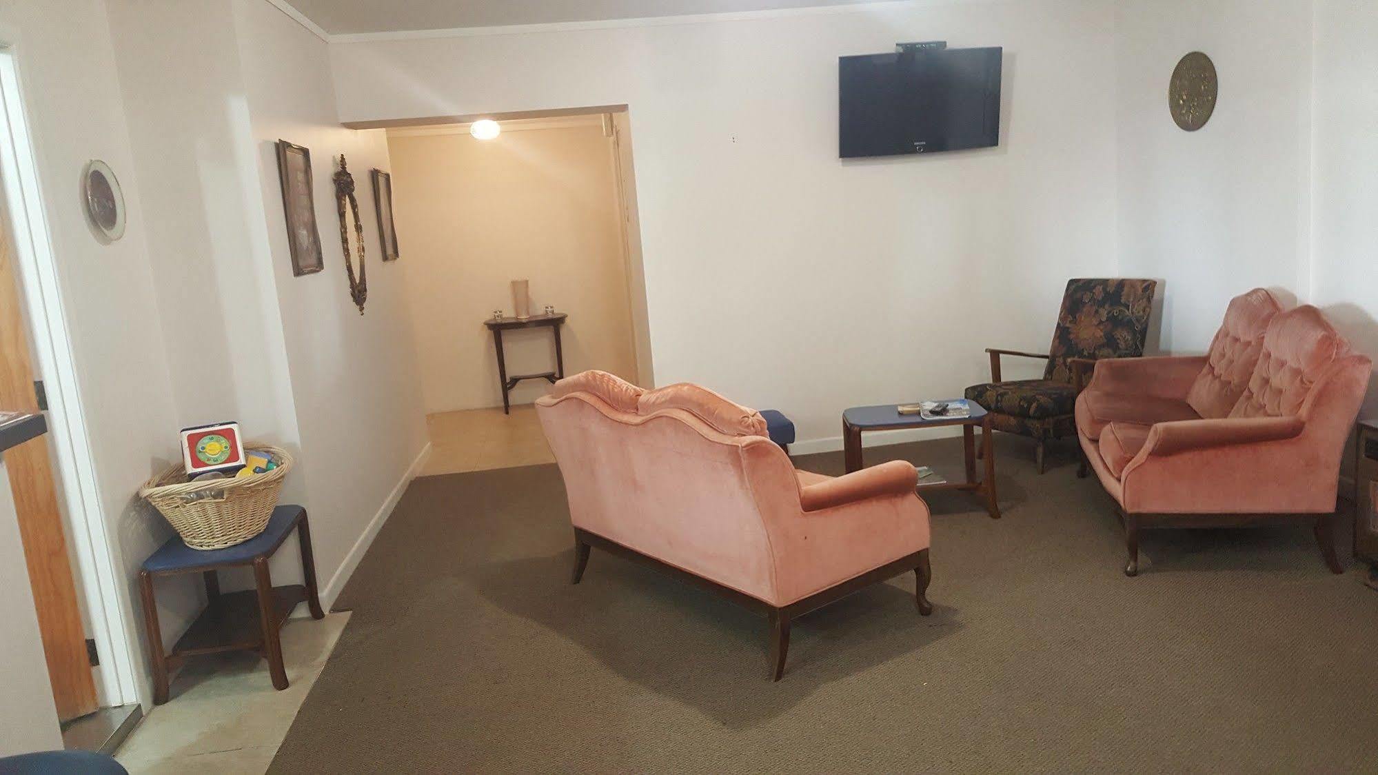 Masonic Hotel Waitara ภายนอก รูปภาพ