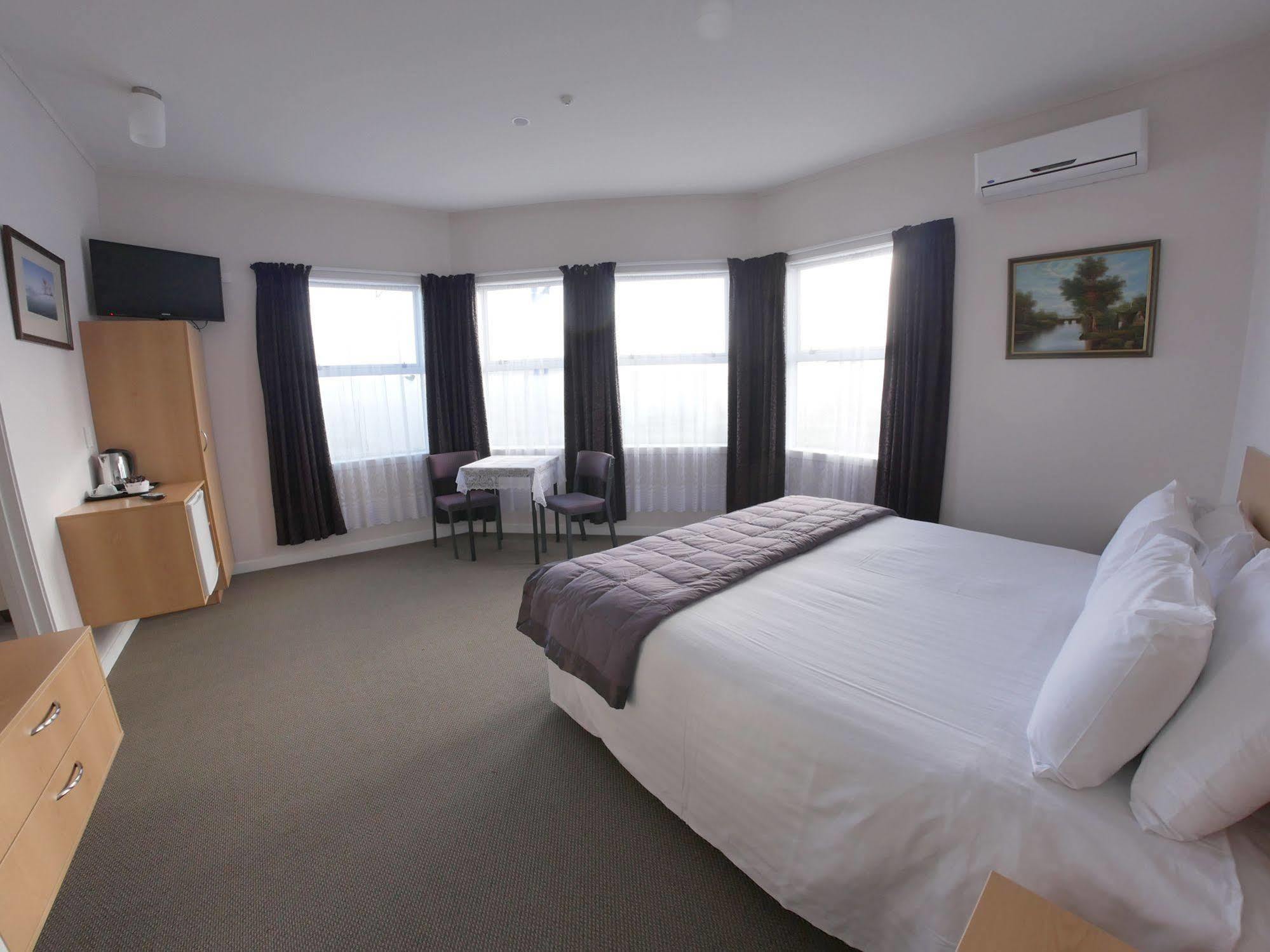 Masonic Hotel Waitara ภายนอก รูปภาพ