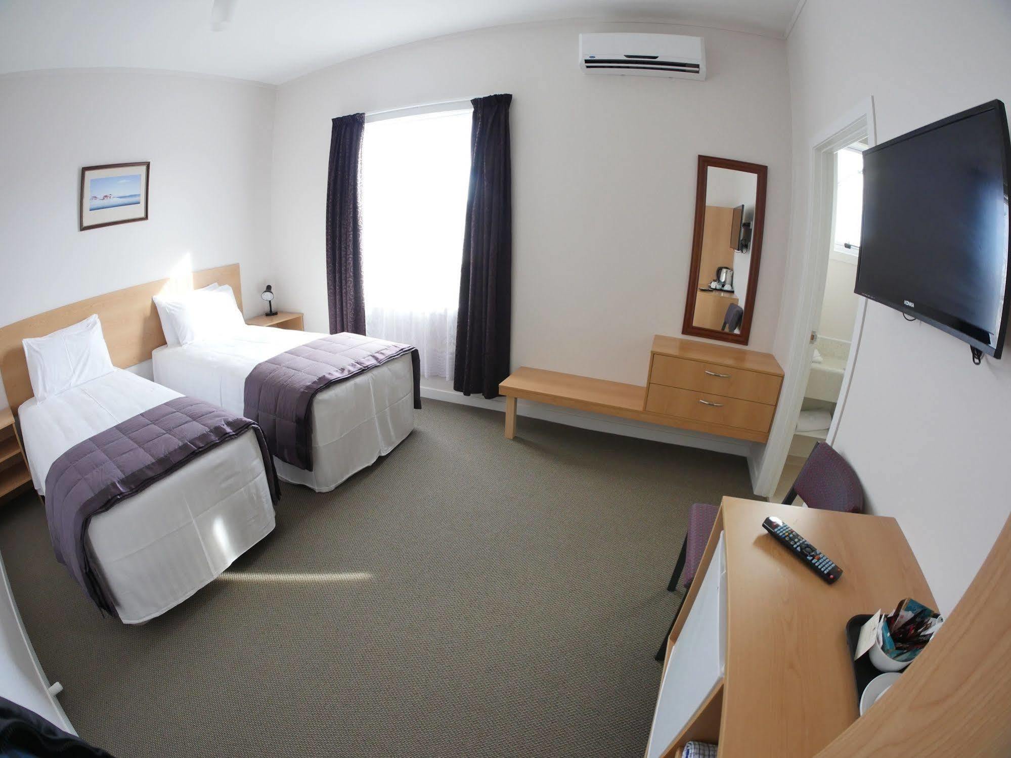 Masonic Hotel Waitara ภายนอก รูปภาพ