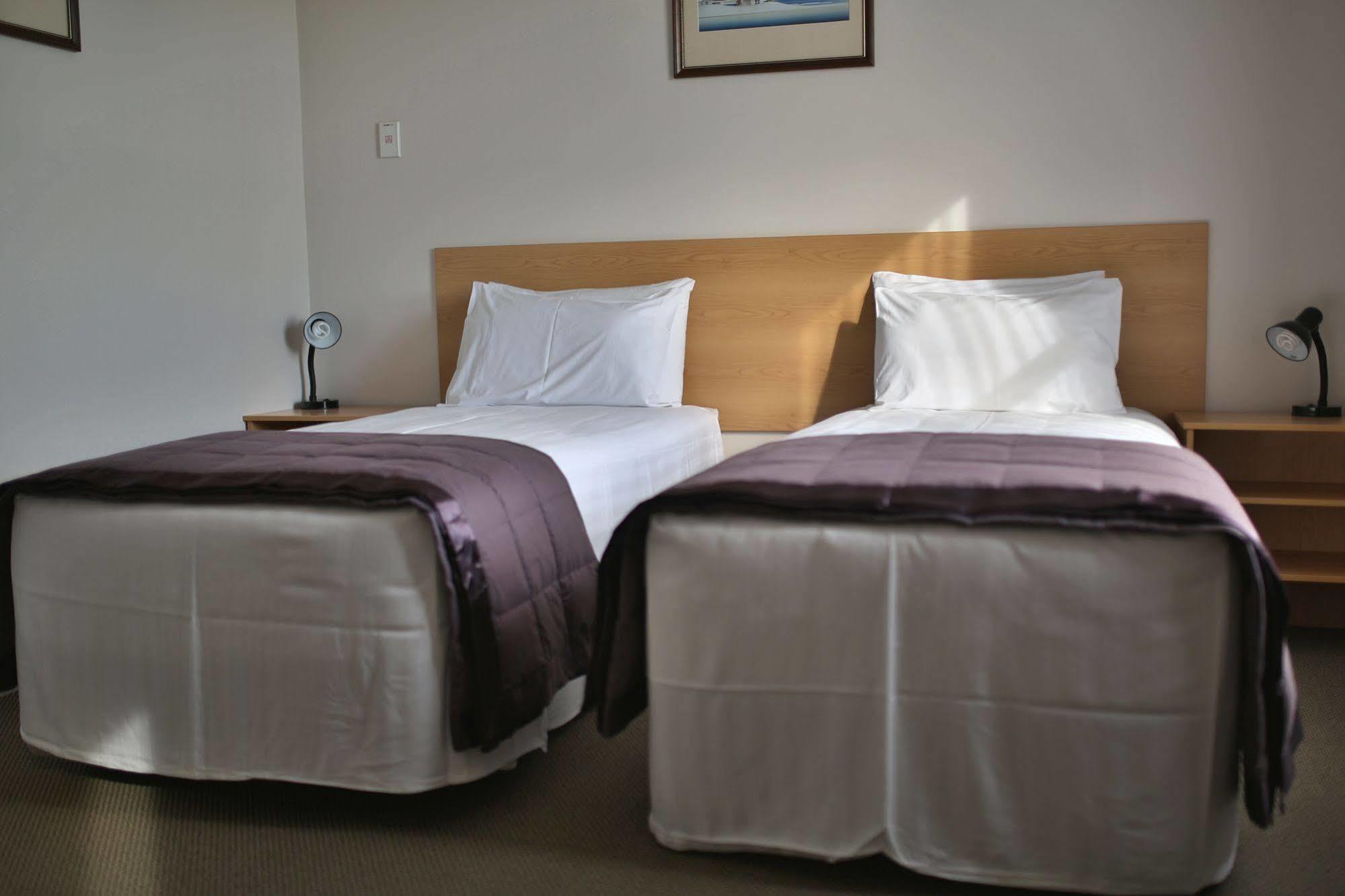 Masonic Hotel Waitara ภายนอก รูปภาพ