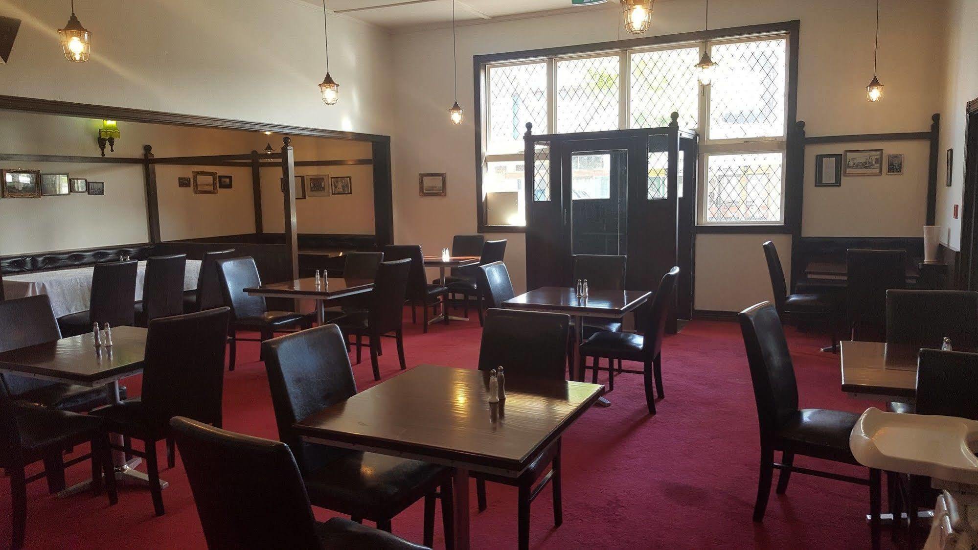 Masonic Hotel Waitara ภายนอก รูปภาพ
