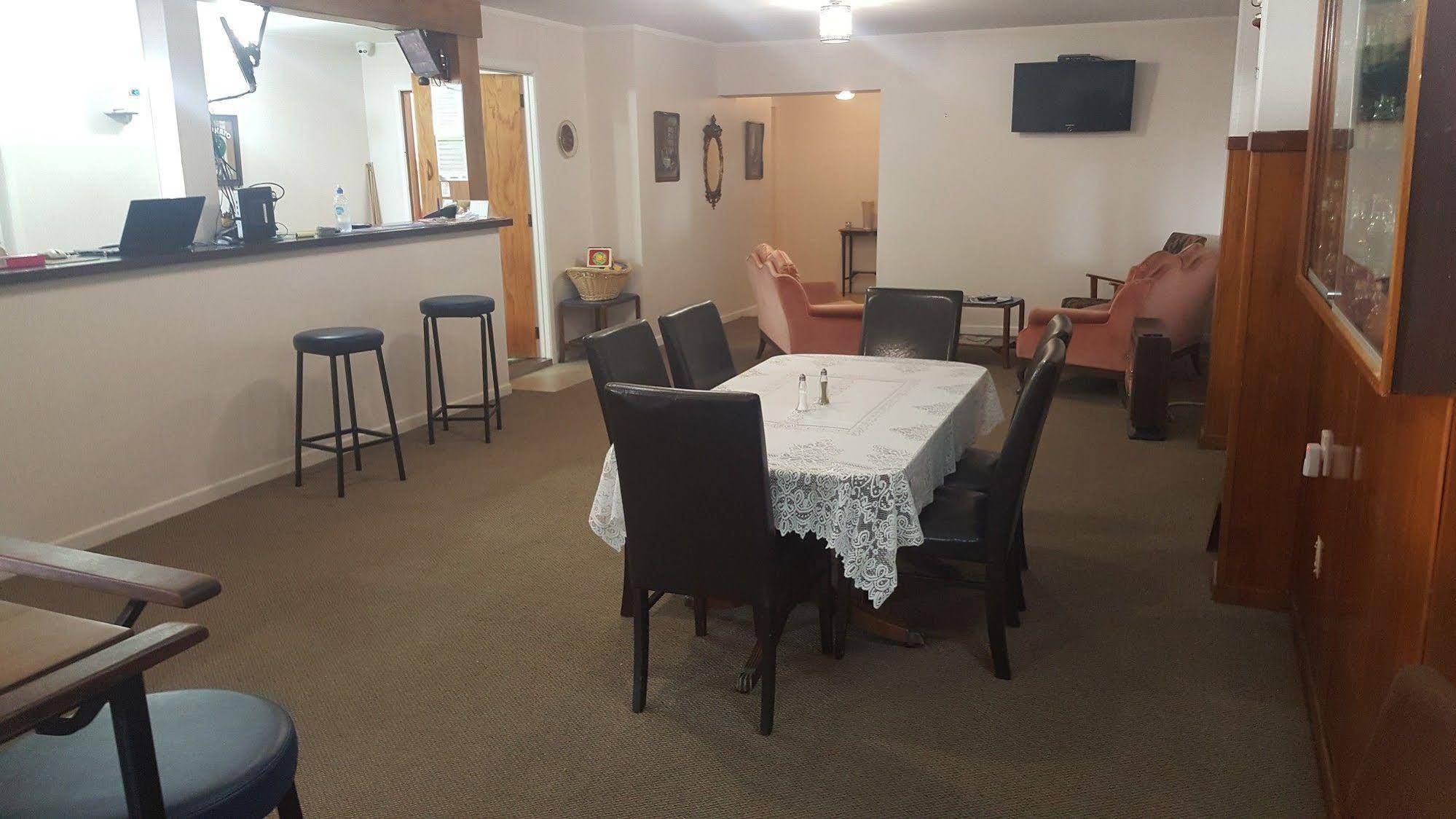 Masonic Hotel Waitara ภายนอก รูปภาพ